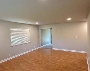 3181 Calzar Drive - Photo Thumbnail 5