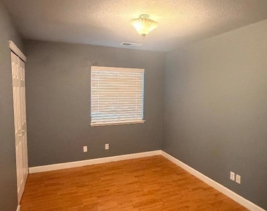 3181 Calzar Drive - Photo Thumbnail 7