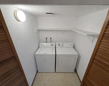 1662 Parkside Drive - Photo Thumbnail 20