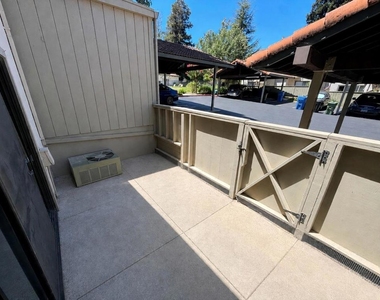 1662 Parkside Drive - Photo Thumbnail 7