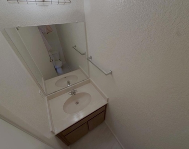 1662 Parkside Drive - Photo Thumbnail 18