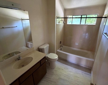 1662 Parkside Drive - Photo Thumbnail 23