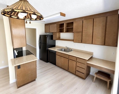 1662 Parkside Drive - Photo Thumbnail 6