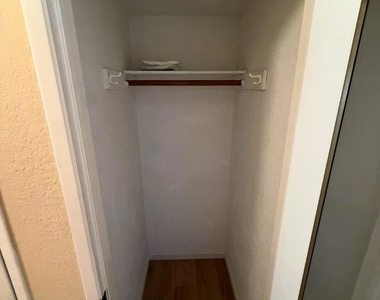 1662 Parkside Drive - Photo Thumbnail 16