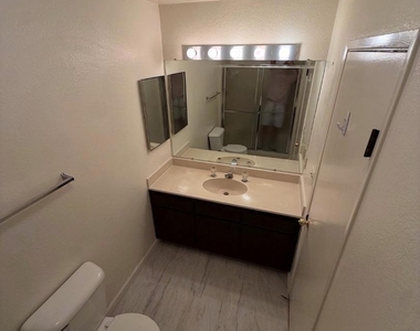1662 Parkside Drive - Photo Thumbnail 21