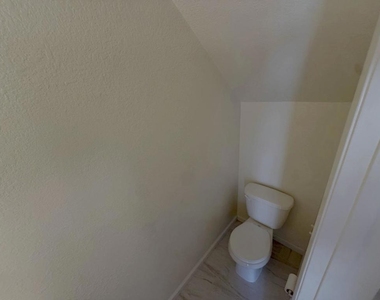 1662 Parkside Drive - Photo Thumbnail 17