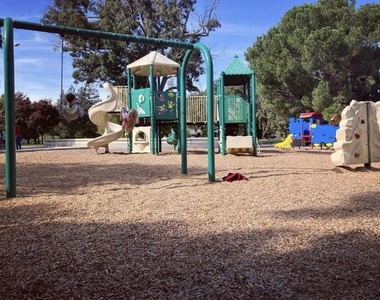 1662 Parkside Drive - Photo Thumbnail 31