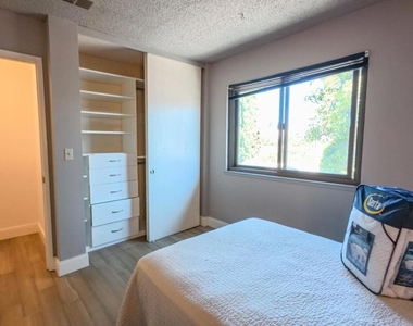 32811 Palmdale Court - Photo Thumbnail 17