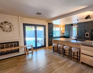32811 Palmdale Court - Photo Thumbnail 4
