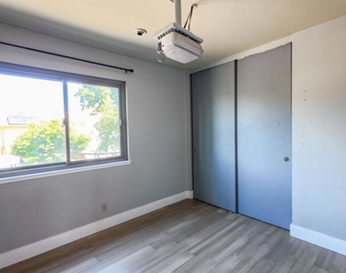 32811 Palmdale Court - Photo Thumbnail 18