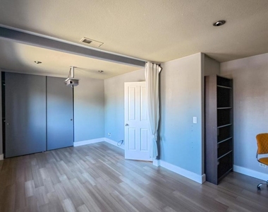 32811 Palmdale Court - Photo Thumbnail 19
