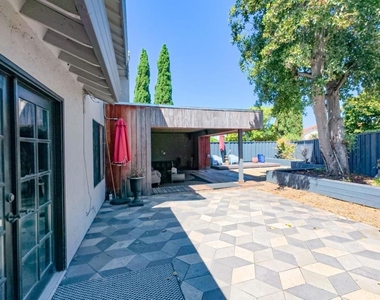 32811 Palmdale Court - Photo Thumbnail 31