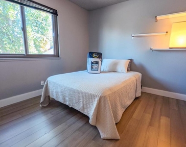 32811 Palmdale Court - Photo Thumbnail 14
