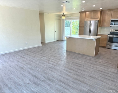 24450 University Avenue - Photo Thumbnail 3