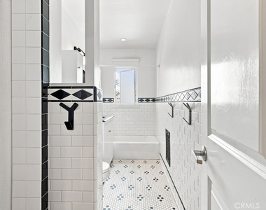 1615 N Laurel Avenue - Photo Thumbnail 17