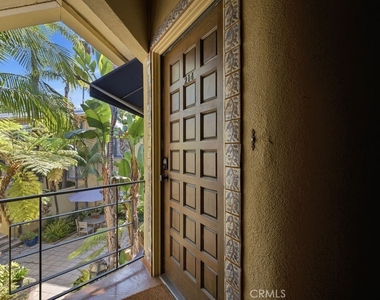 1615 N Laurel Avenue - Photo Thumbnail 3