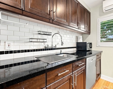 1615 N Laurel Avenue - Photo Thumbnail 10