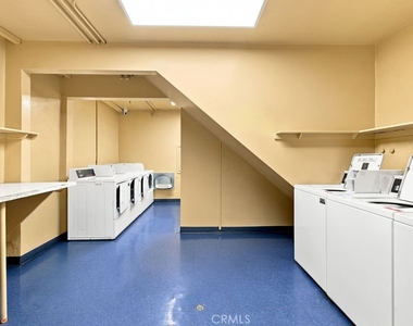 1615 N Laurel Avenue - Photo Thumbnail 22