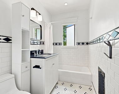 1615 N Laurel Avenue - Photo Thumbnail 18
