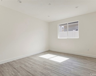 7856 Kyle St - Photo Thumbnail 12