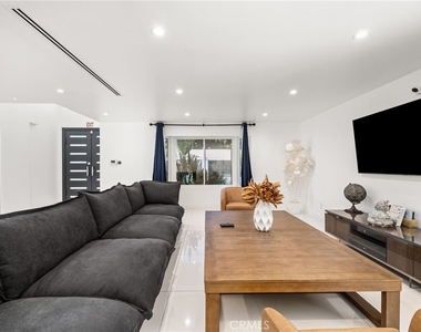 4630 Cedros Avenue - Photo Thumbnail 9
