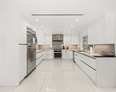 4630 Cedros Avenue - Photo Thumbnail 14