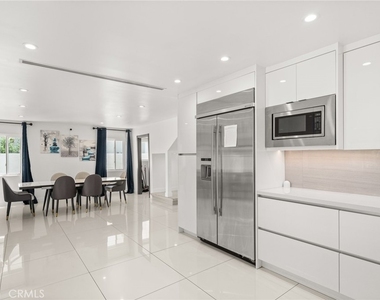 4630 Cedros Avenue - Photo Thumbnail 16
