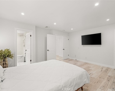 4630 Cedros Avenue - Photo Thumbnail 32