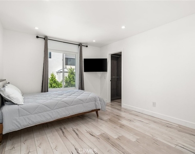 4630 Cedros Avenue - Photo Thumbnail 27