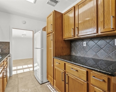 8440 Oakdale Avenue - Photo Thumbnail 11
