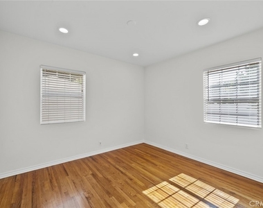 8440 Oakdale Avenue - Photo Thumbnail 24
