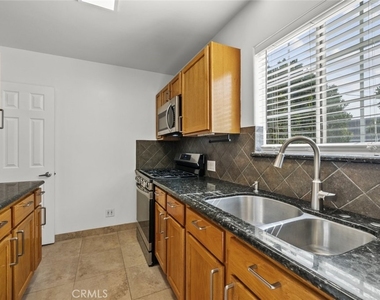 8440 Oakdale Avenue - Photo Thumbnail 12