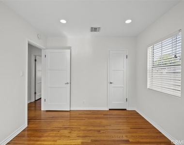 8440 Oakdale Avenue - Photo Thumbnail 25