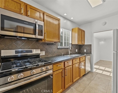8440 Oakdale Avenue - Photo Thumbnail 10