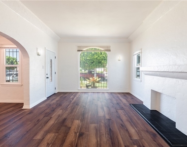8930 S Hobart Blvd - Photo Thumbnail 3