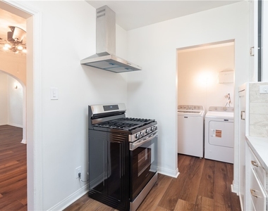 8930 S Hobart Blvd - Photo Thumbnail 9