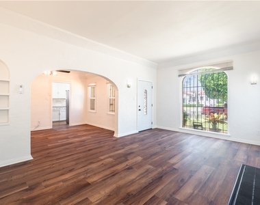 8930 S Hobart Blvd - Photo Thumbnail 2