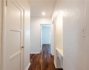 8930 S Hobart Blvd - Photo Thumbnail 10