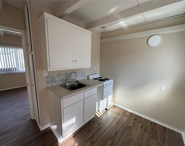 1015 N Azusa Avenue - Photo Thumbnail 2