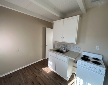 1015 N Azusa Avenue - Photo Thumbnail 5