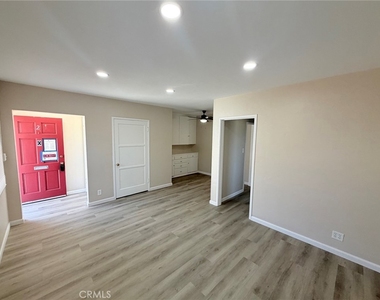 901 N San Gabriel Avenue - Photo Thumbnail 7