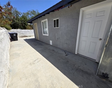 16466 Arrow Boulevard - Photo Thumbnail 15