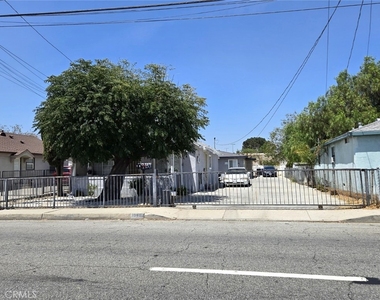 16466 Arrow Boulevard - Photo Thumbnail 17
