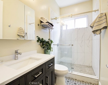 1018 La Presa Drive - Photo Thumbnail 19