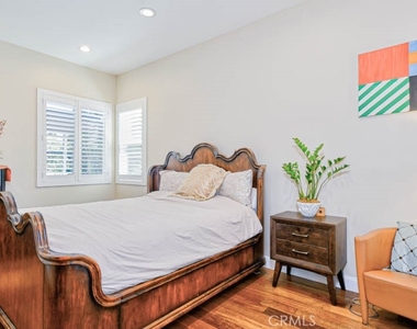 1018 La Presa Drive - Photo Thumbnail 11