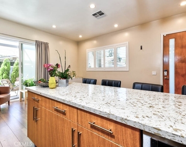 1018 La Presa Drive - Photo Thumbnail 8