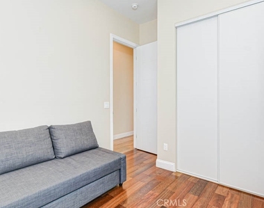 1018 La Presa Drive - Photo Thumbnail 18