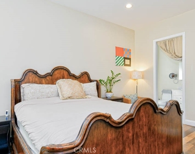 1018 La Presa Drive - Photo Thumbnail 10