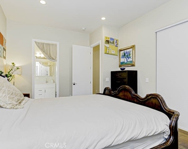 1018 La Presa Drive - Photo Thumbnail 13