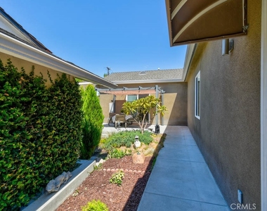 1018 La Presa Drive - Photo Thumbnail 33